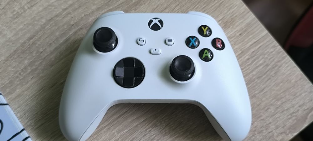 Xbox Series S z pudełkiem (lekko uszkodzonym)