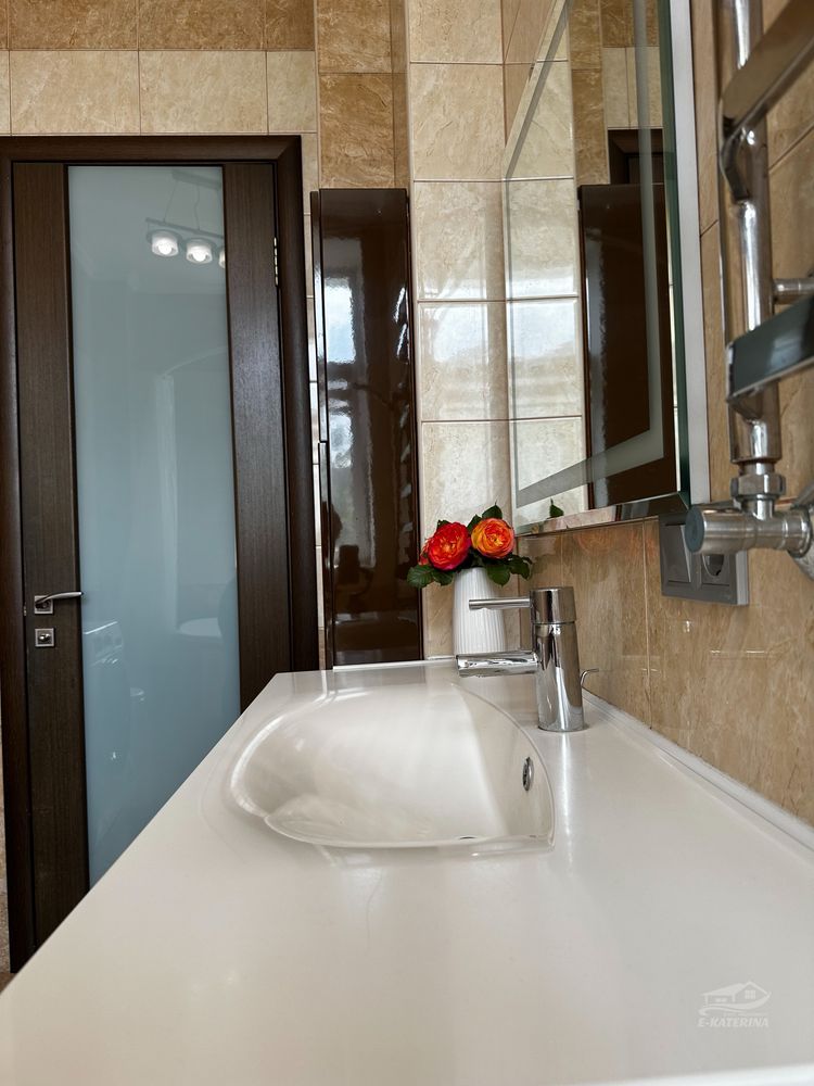 Продам 3 к кв з власним Котлом, Каміном і зоною Барбекю