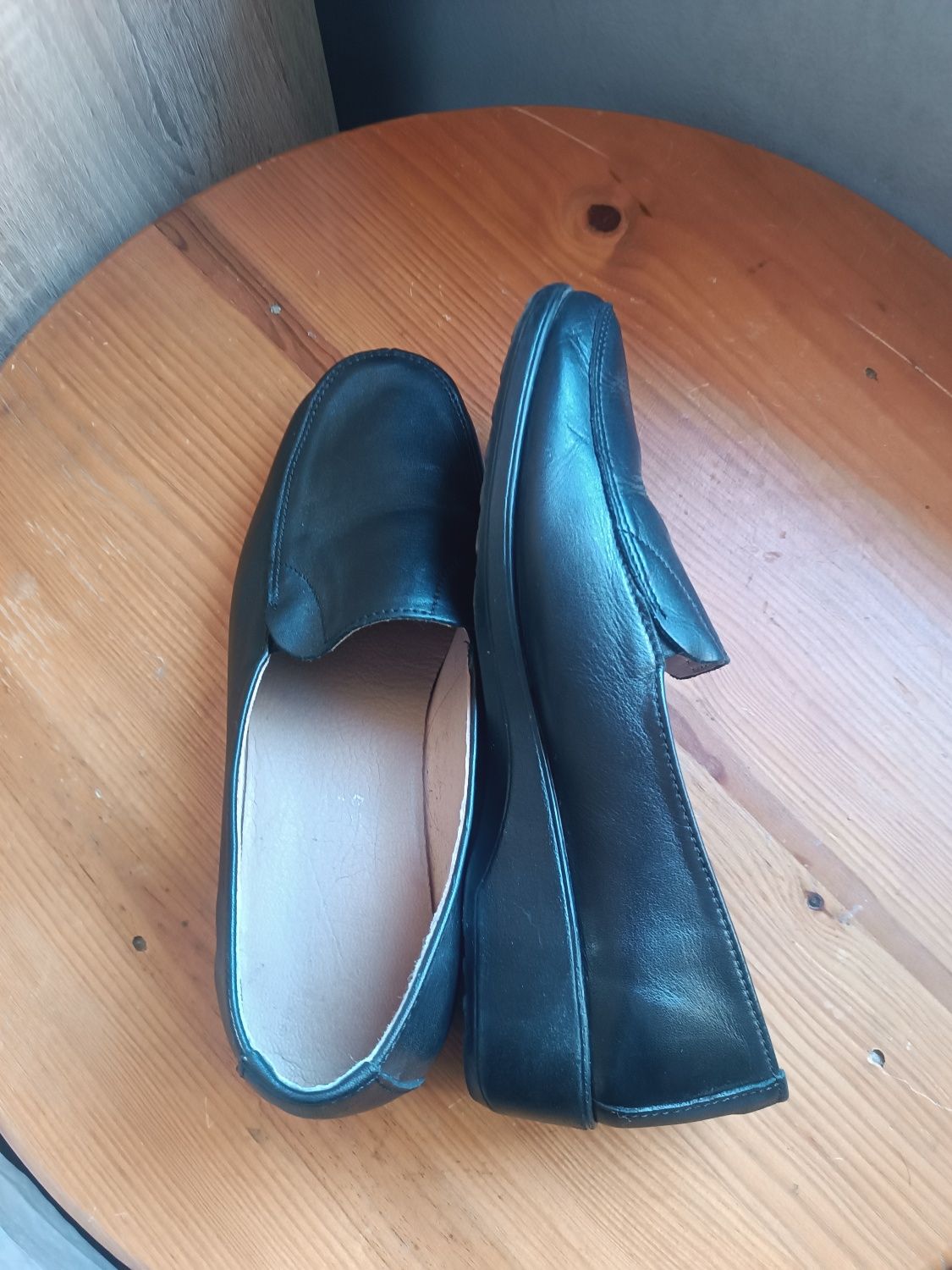 Sapatos formais com pequeno salto