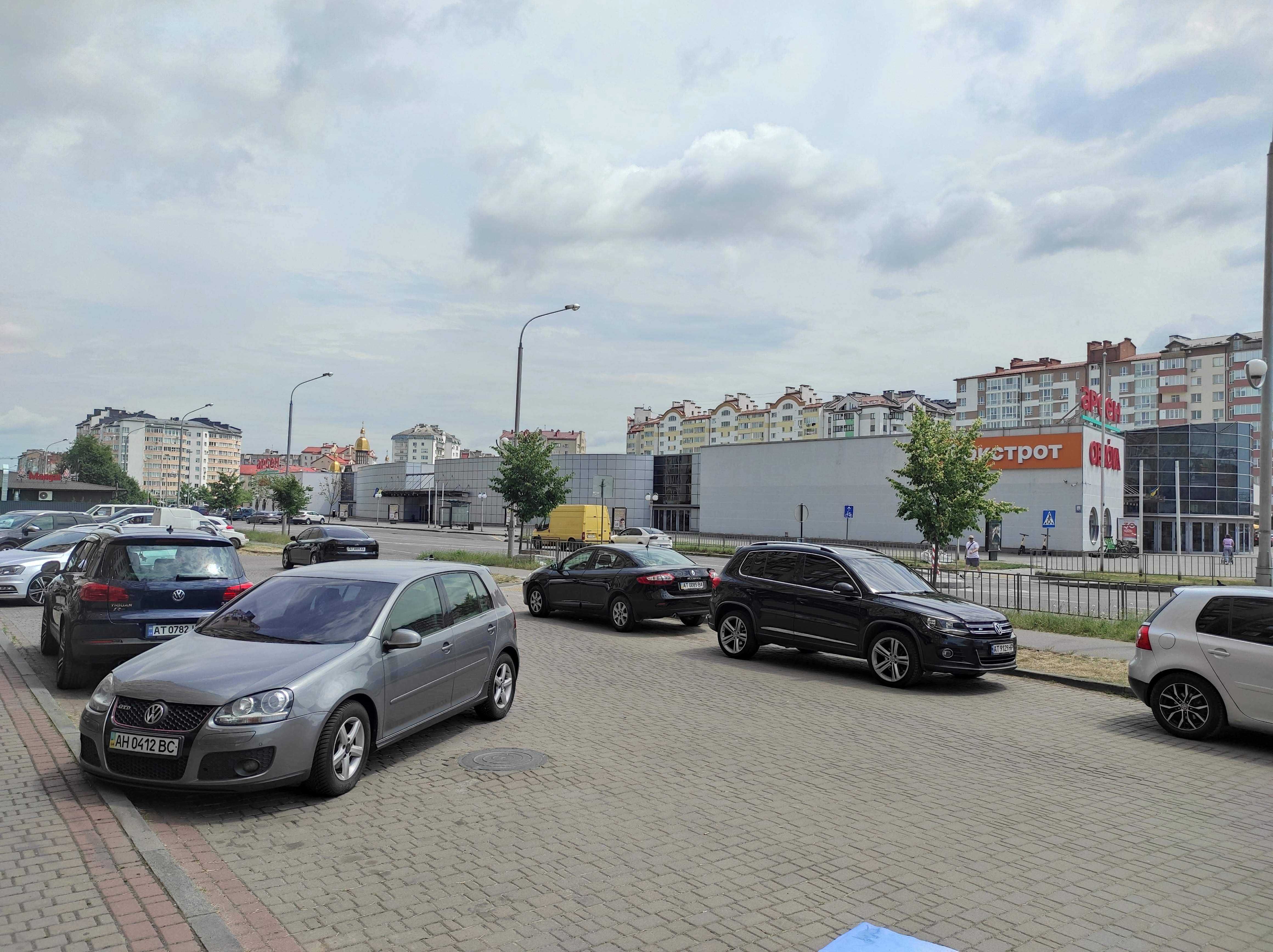 Здається в оренду комерційне приміщення по вул. Івасюка, 11