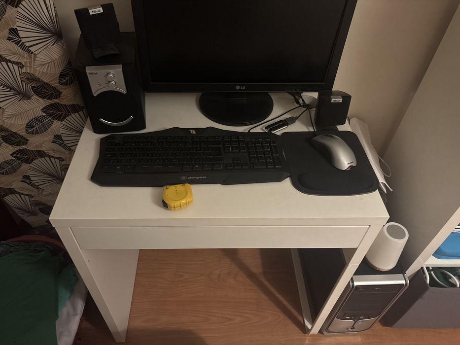 Secretaria com gaveta