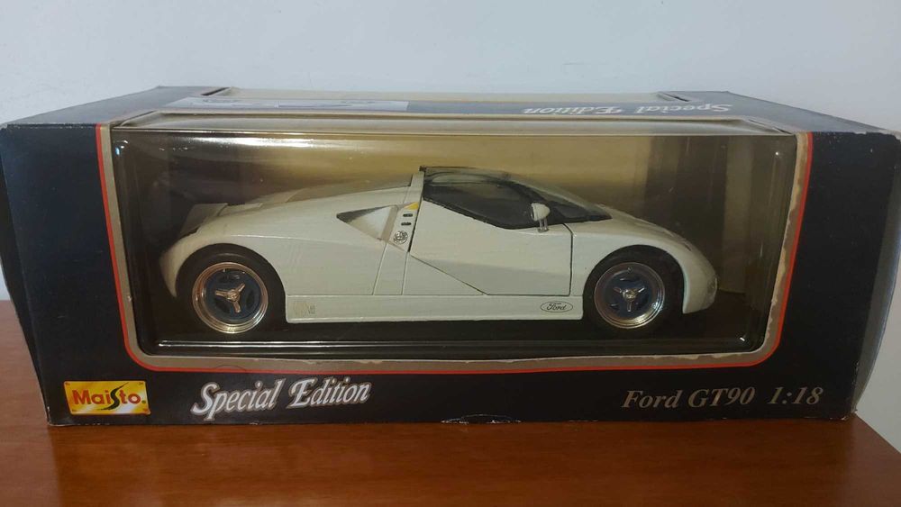 Maisto Special Edition 1/18 Ford GT90