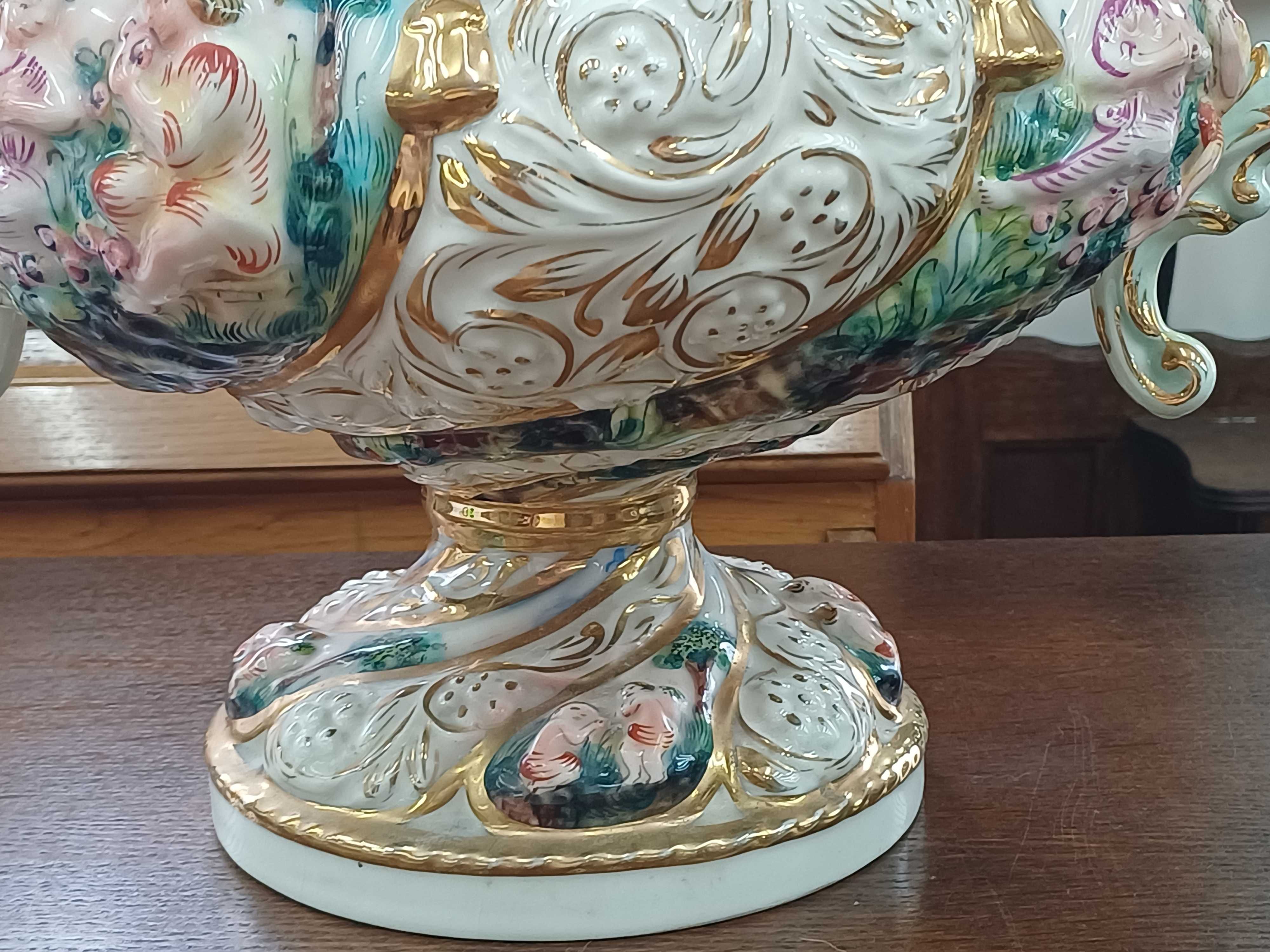 Waza porcelana Capodimonte Włochy wys.30cm. (P.4238)