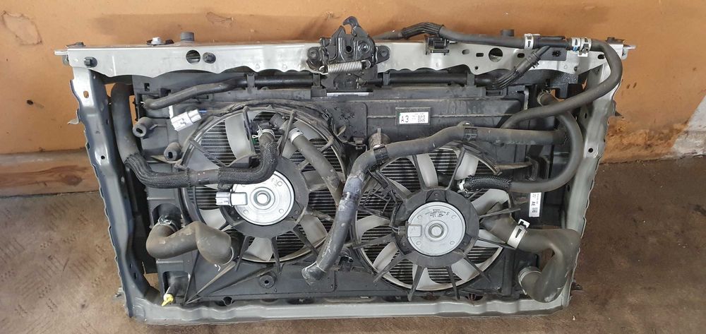 Toyota Auris II LIFT 1.8 Hybryda Przód TYŁ Blacharski Kompletny 1g2