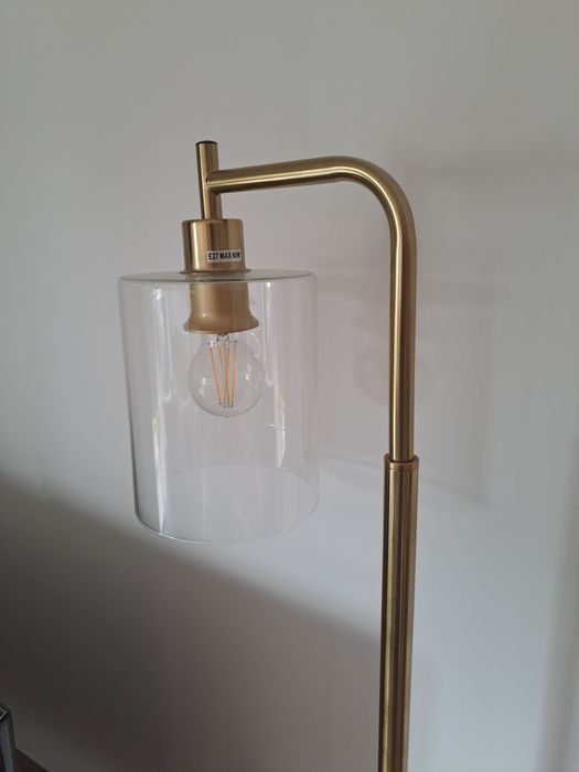 Candeeiro de pé dourado