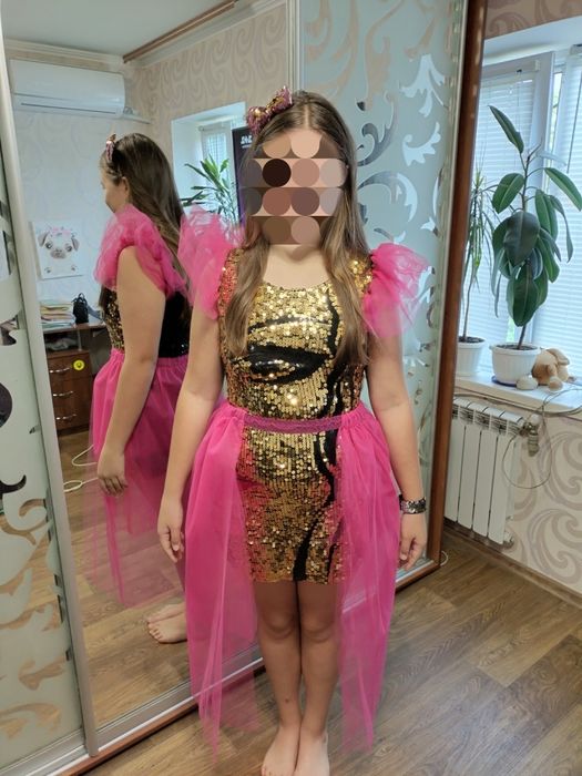 Платье из пайеток. Фатин