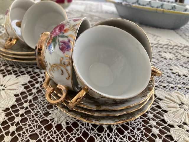 Serviços de café e de chá chineses antigos, porcelana, motivo flores