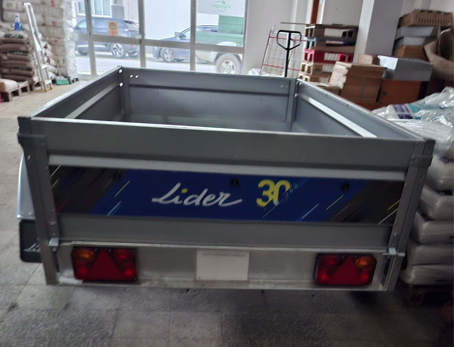 Reboque novo 750kg