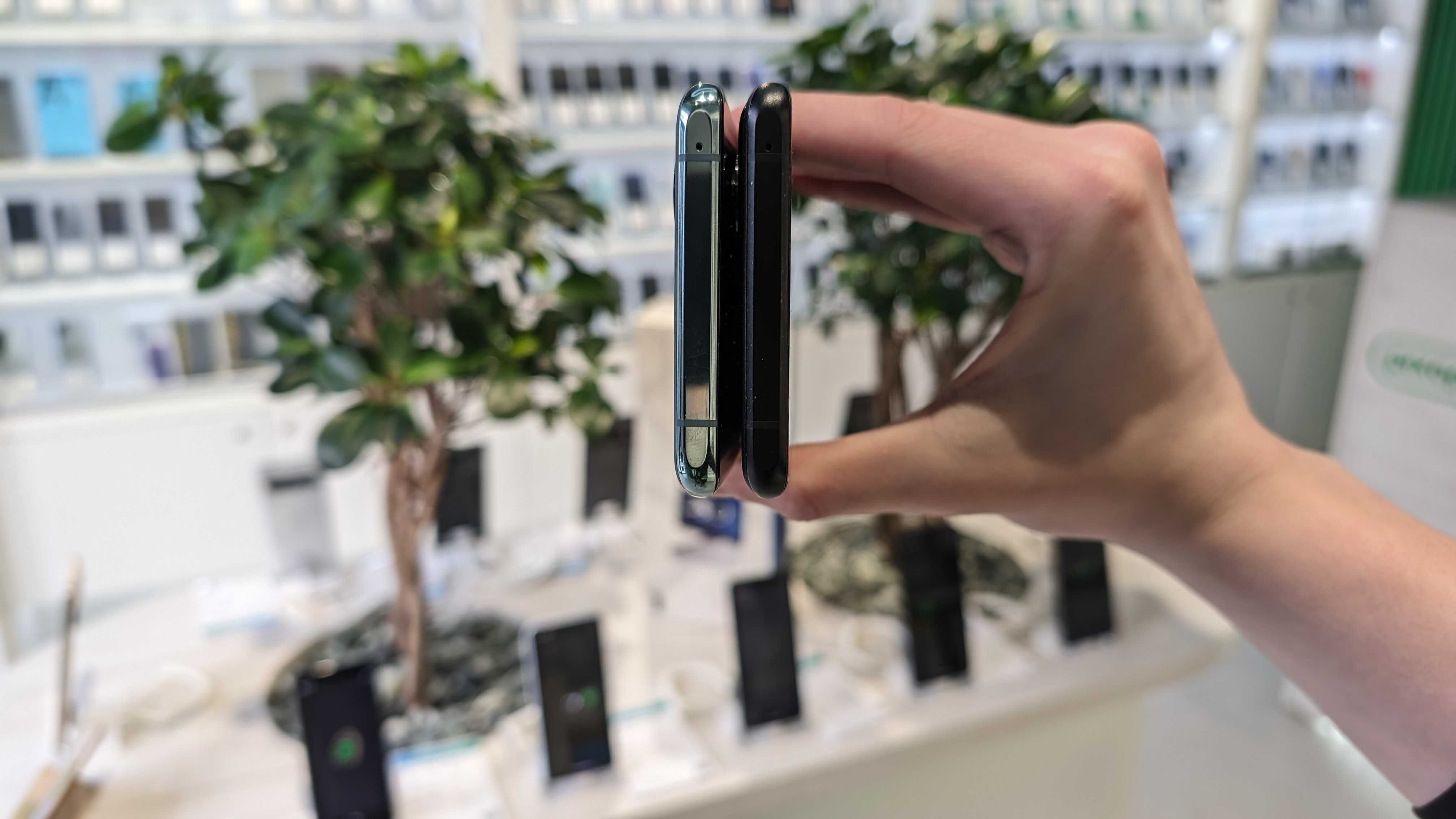 Оплата частинами 0% OnePlus 10 Pro 12/256GB Emerald Forest/Black