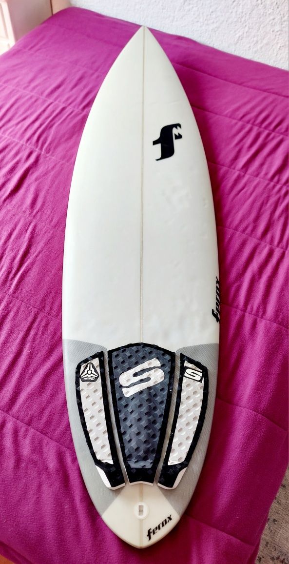 Prancha de Surf 6.2" Ferox, quilhas fibra e capa Olaian