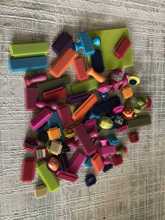 B. Toys klocki jeżyki