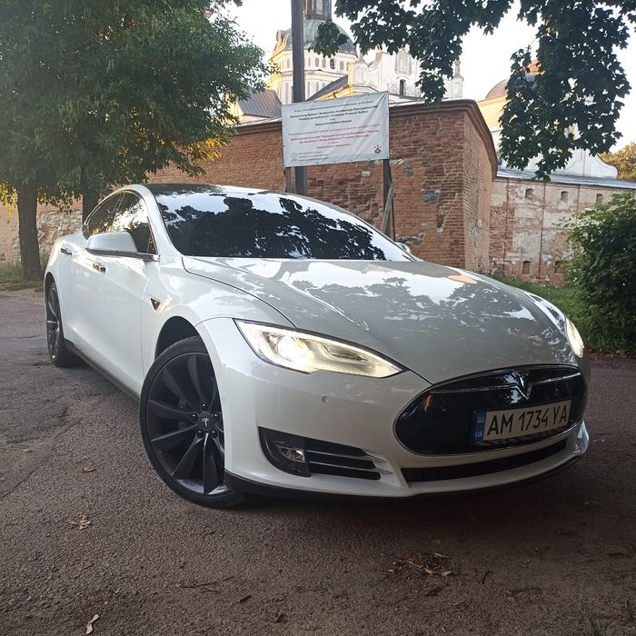 Tesla Model s85d