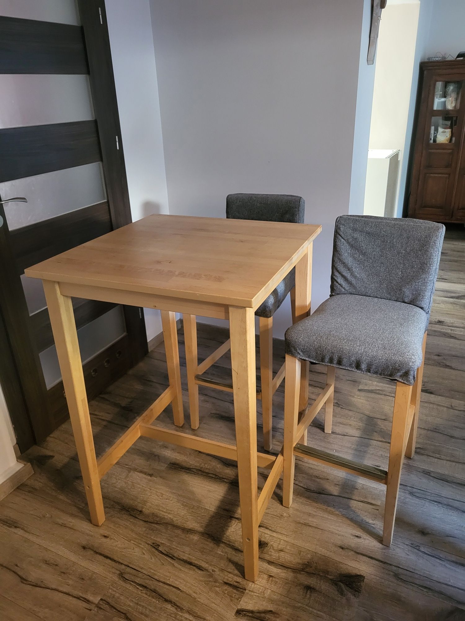 Wysoki stół z 2 hokerami Ikea