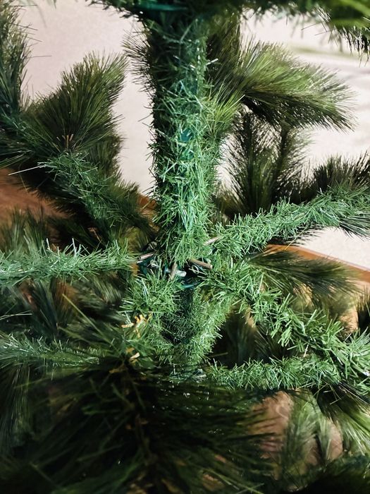 Искусственная новогодняя елка – высокая, пушистая, как настоящая!