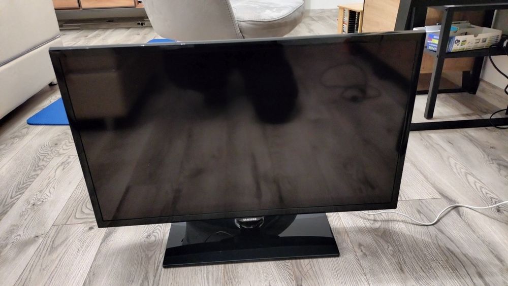Telewizor 32" Samsung UE32F5300AW uszkodzony na części