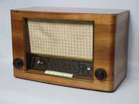 Rádio antigo reparado SABA