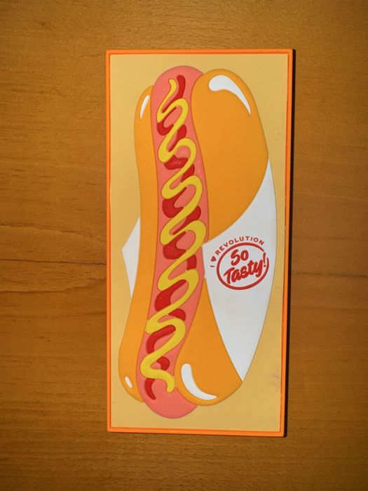 Paleta cieni makeup revolution tasty hot dog