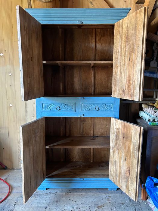 szafa rustykalna z egzotycznego drewna