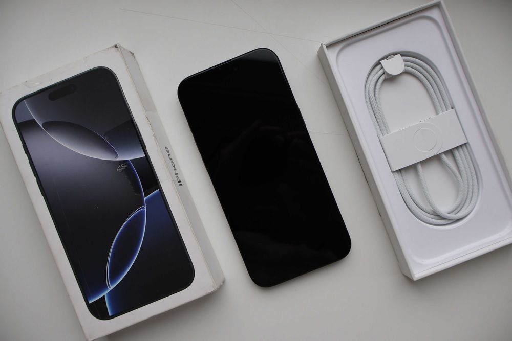 Новий Apple Iphone 16 Pro Max 256Gb Black Titanium Neverlock