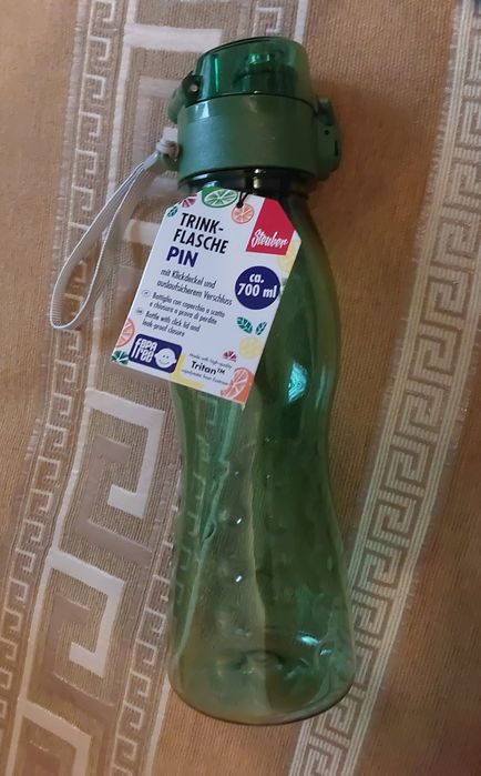 Пляшки для напоїв та води