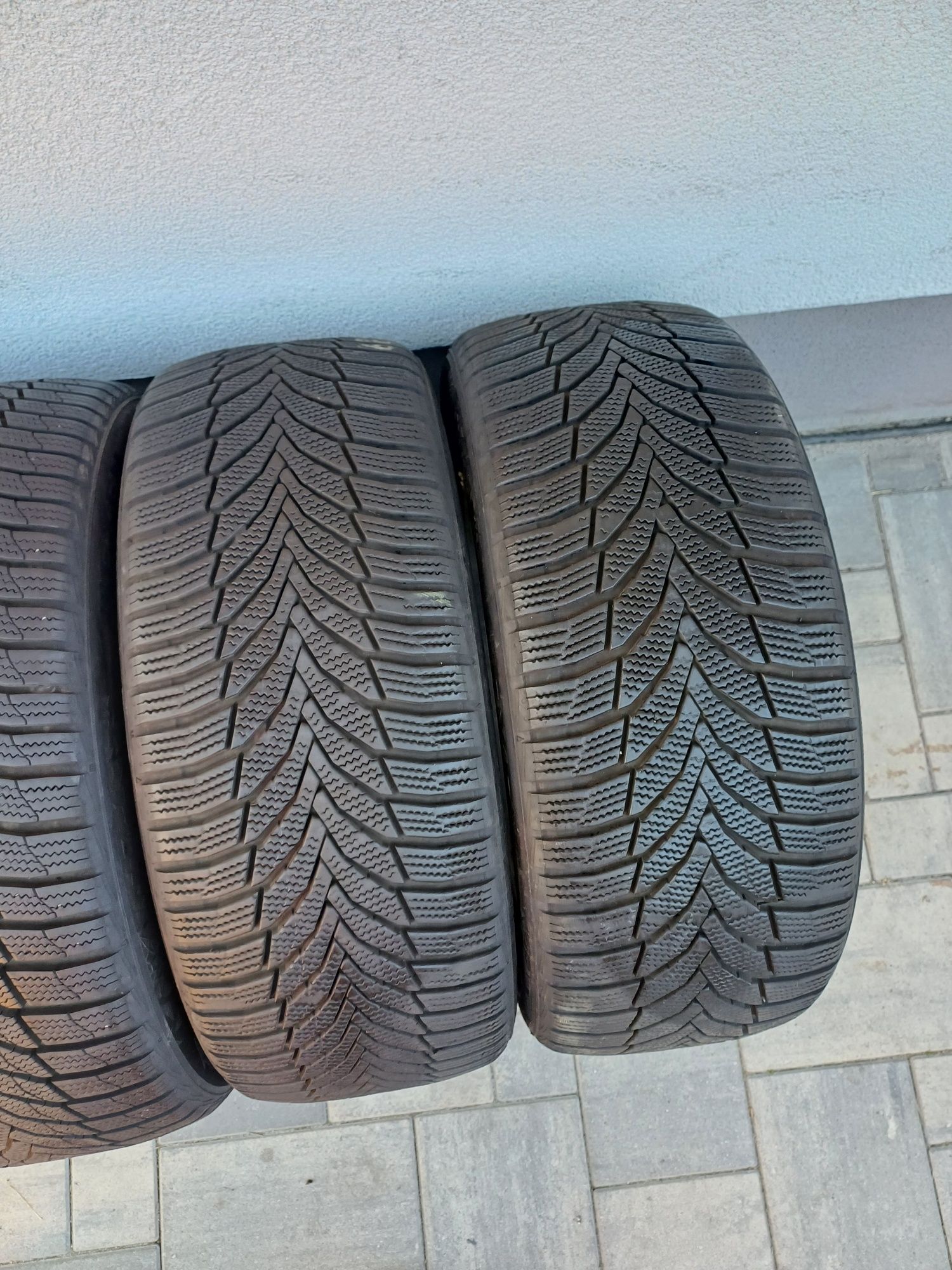 235/45R18 98V zimowe Nexen