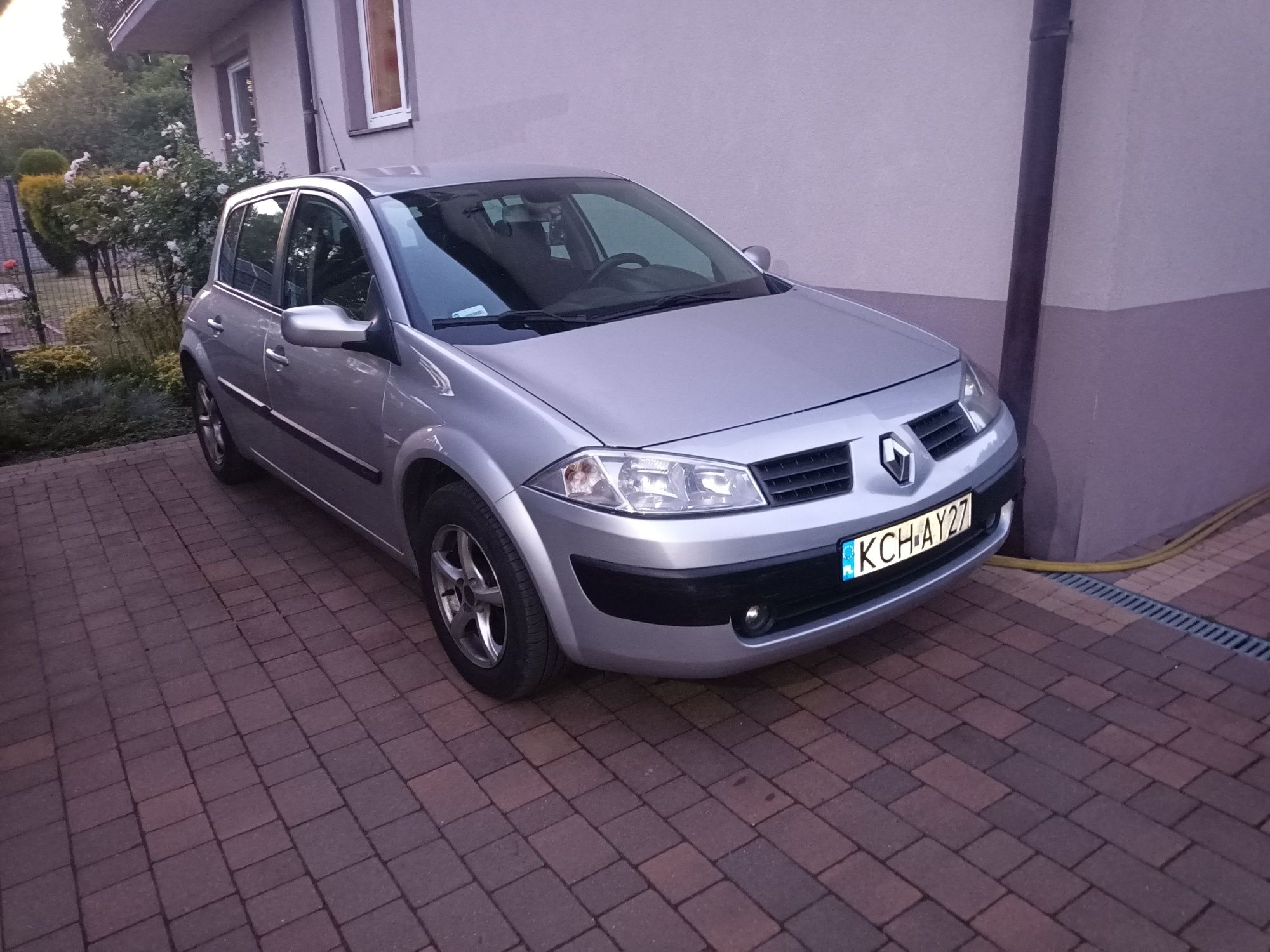 Renault Megane 2 - doinwestowany, godny polecenia.