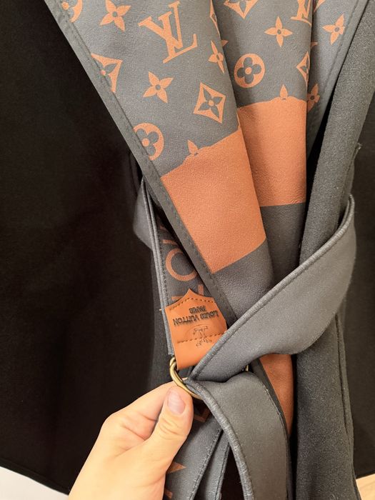 Кейп  LOUIS VUITTON  осінь-весна