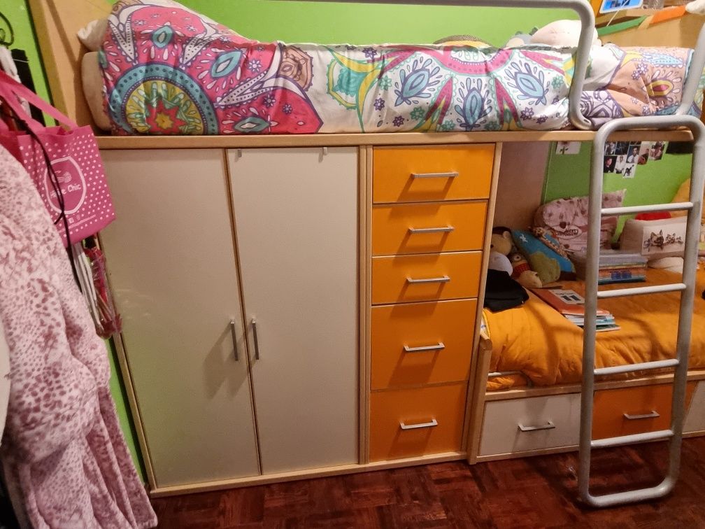 Móvel Beliche criança com 2 camas com escada roupeiro e 2 prateleiras