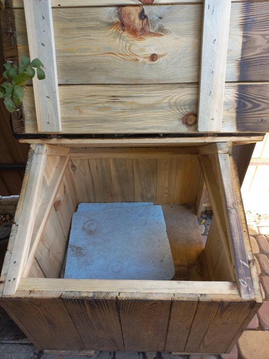 Собачья будка для средней собаки