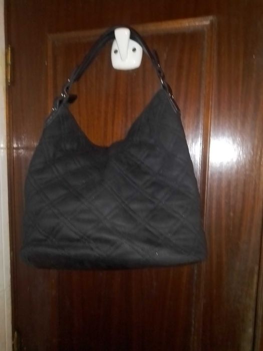 Carteira preta com brilhantes