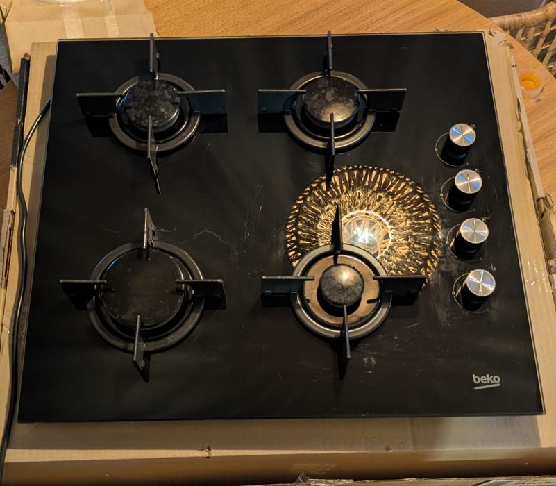 Używana 5-lat płyta gazowa Beko HILG64120  (nieszczelny 1 palnik)