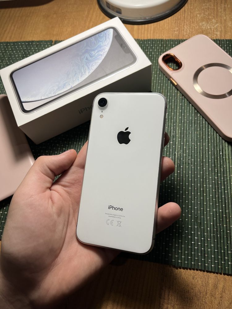 Продам iPhone XR