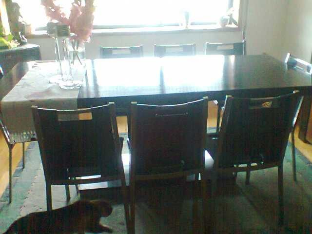 Excelente, Mesa com cadeiras