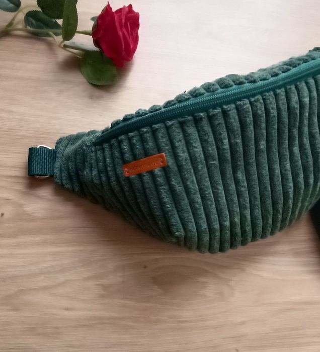 Zielona nerka sztruksowa – wyjątkowa i naturalna