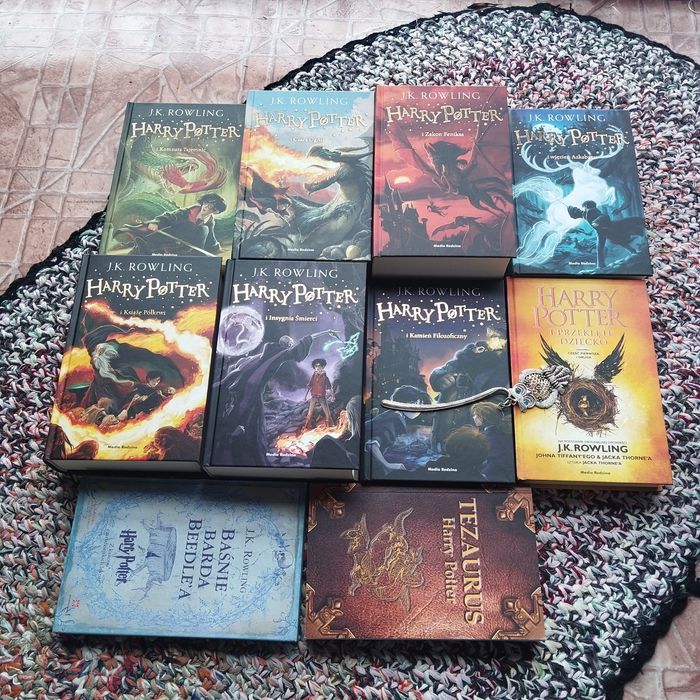 Harry Potter tomy 1-8 + Baśnie Barda Beedle'a Tezaurus zakładka