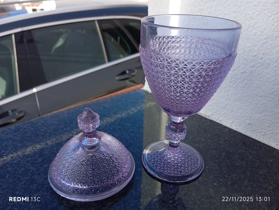 Bomboneira ou biscoiteira vidro lilás