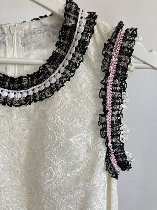 Waniliowa sukienka z włoskiej koronki