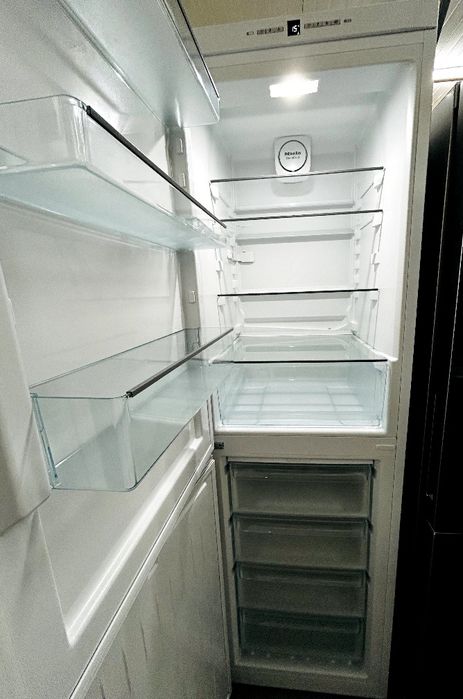 Холодильник Miele KFN 29142