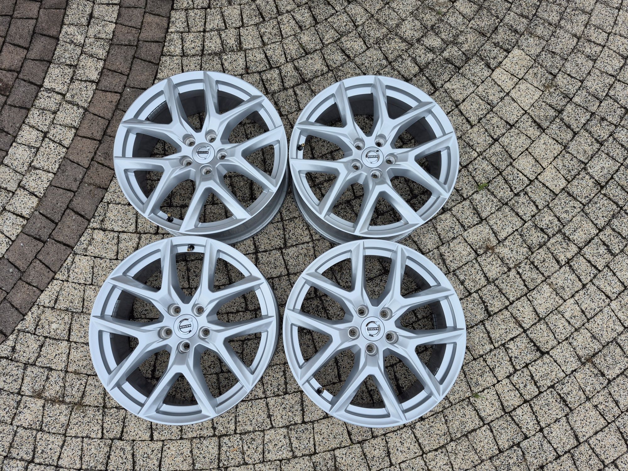 Felgi Alu Oryg VOLVO XC60 V40 XC40 S60 V60 V50 5x108 18 Cali 7.5J FORD