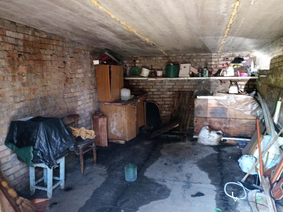 Гараж в АК"Будівельник". М. Ірпінь. Гостомельське шосе.
