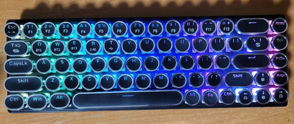 Игровая механическая клавиатура APAYADO DK68 (68 клавиш) с проблемой.