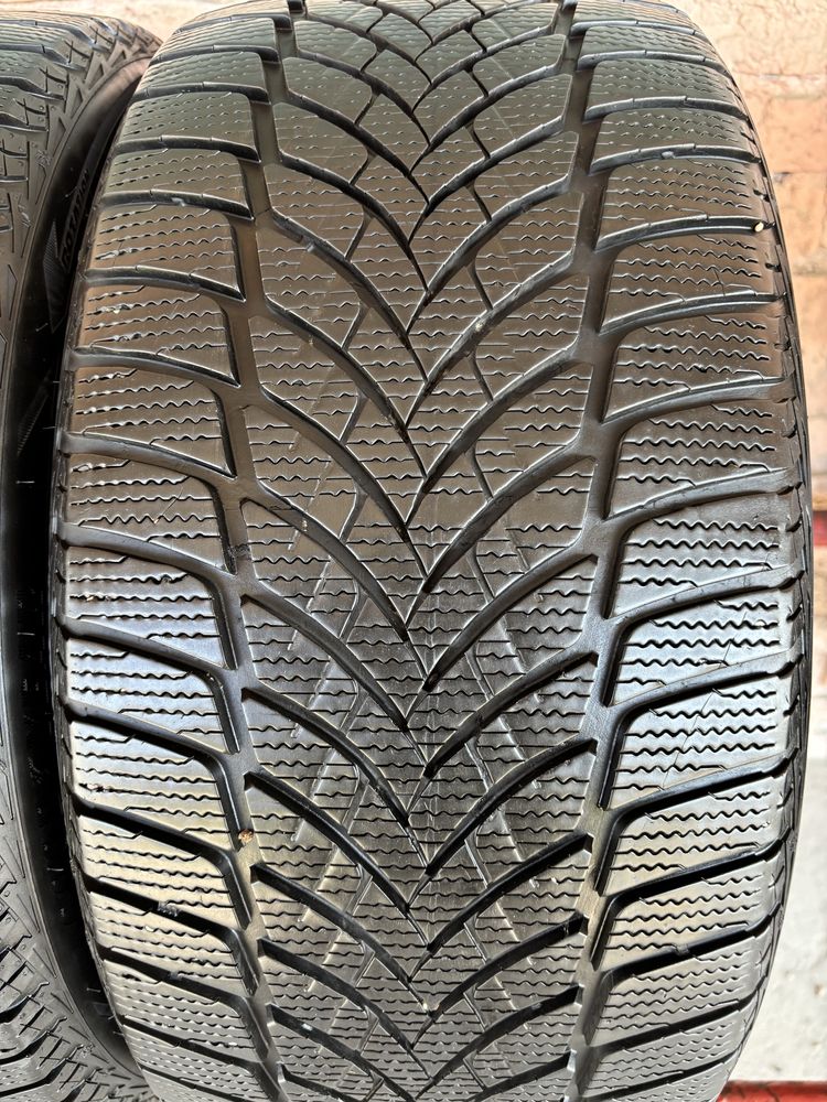 Пара зимових шин 255/40R19 Good Year