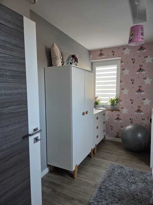 Śliczny zestaw Mebli Pinio Iga do pokoju dziecięcego