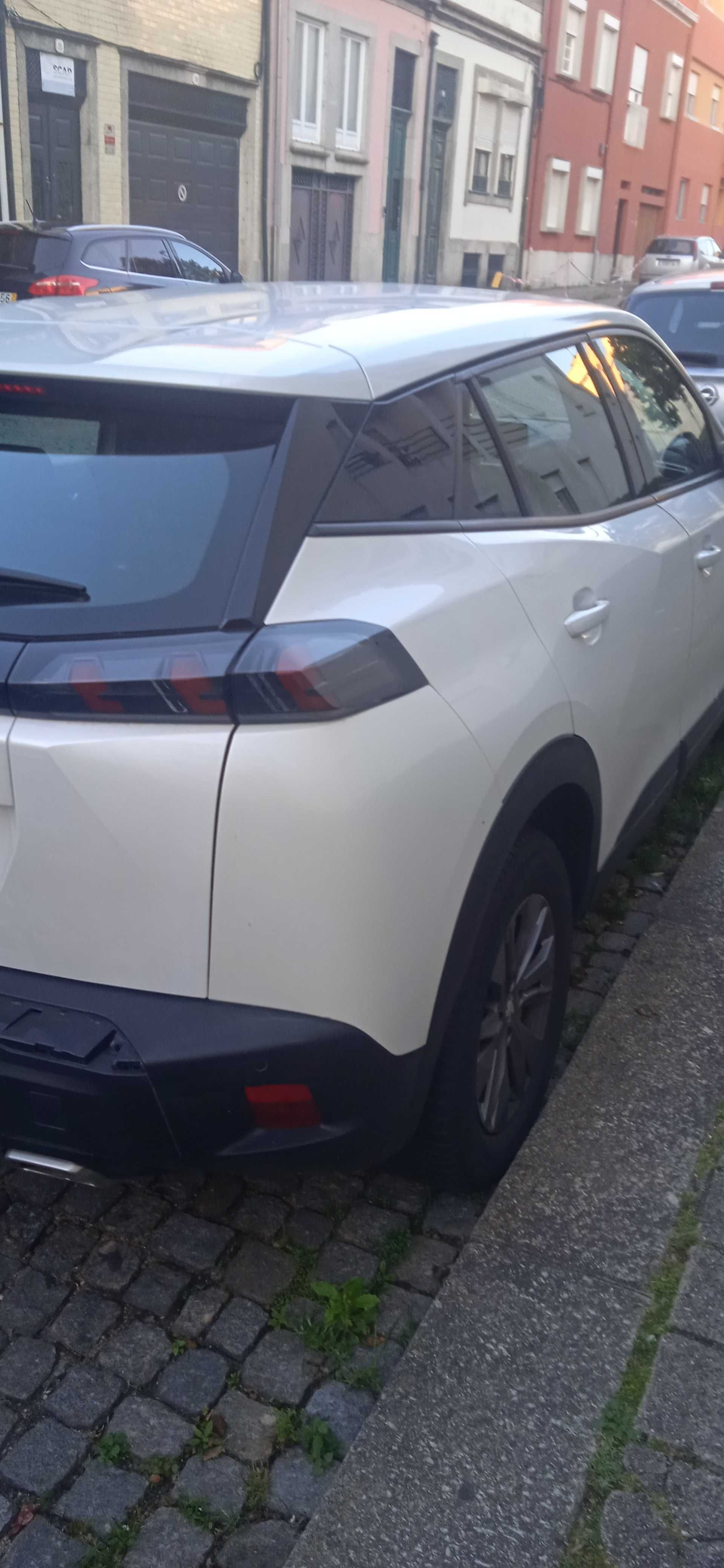 Peugeot 2008 versão Allure 1.2 Pure Tech