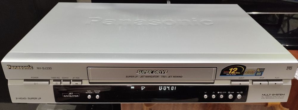 Продам відеомагнітофони Panasonic NVSJ230 та Aiwa