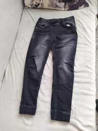 Rozciągliwe spodnie jeansowe na chłopca firmy F&F