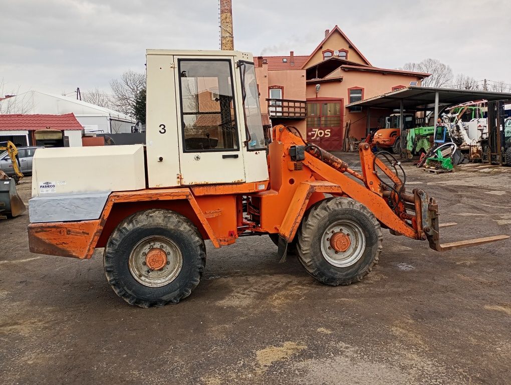 Ładowarka z Schaeff typ 841
