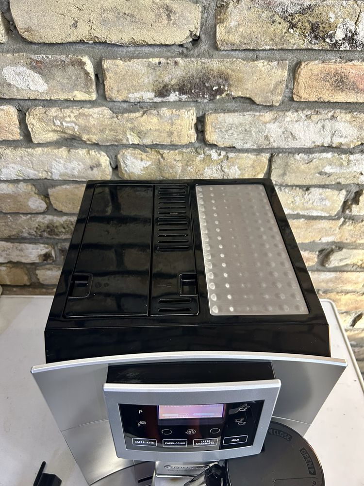 Delonghi Perfecta Cappuccino Graphic Touch ESAM5600 Кофемашина