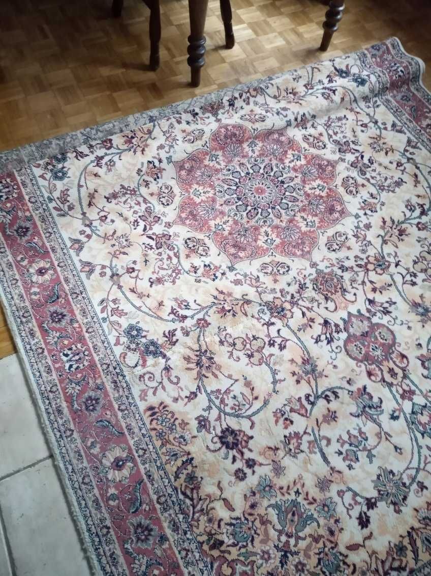 piękny wełniany polski dywan