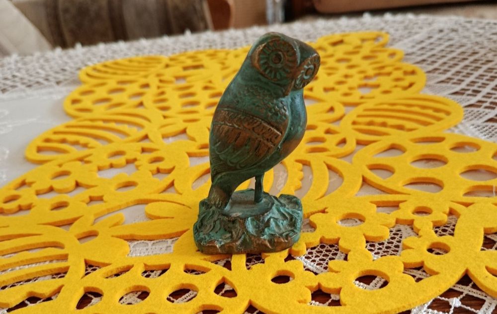 Sówka Mosiężna  taka jak na zdjęciu